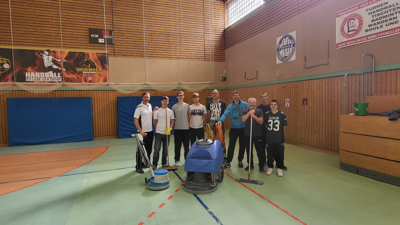 Großputztag in der Nikolaus-Dörr-Halle