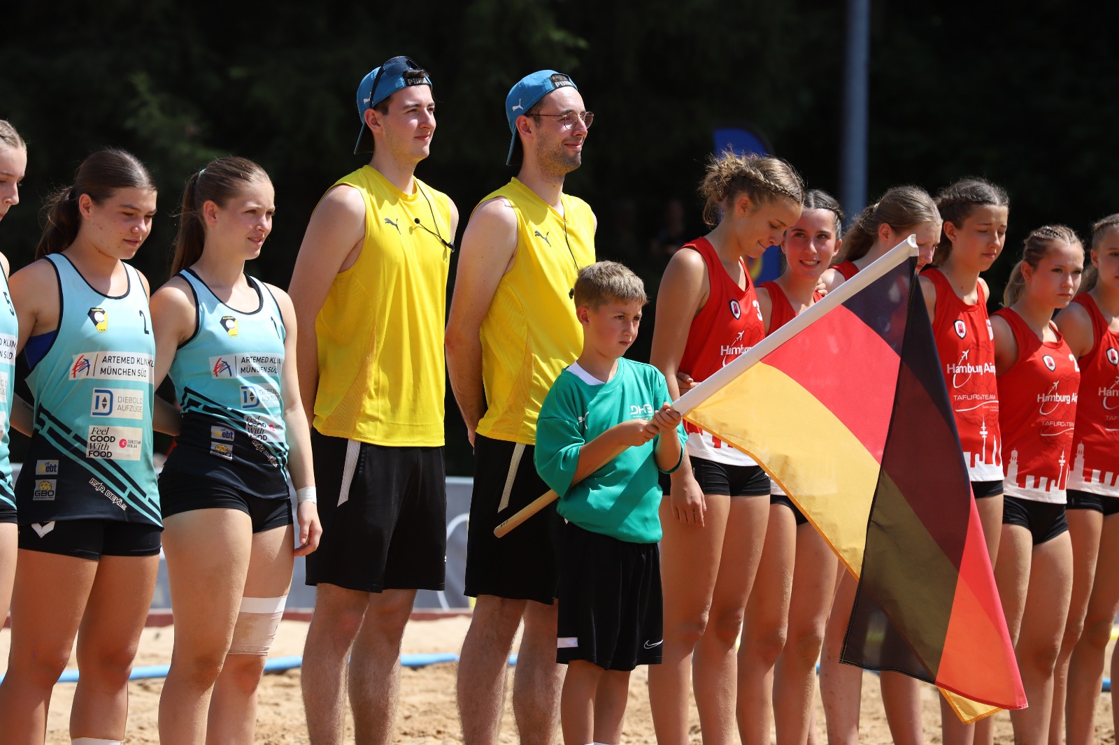 Vom Länderspiel-Debüt zum DM-Finale: Eine unvergessliche Saison als Beachhandball-Schiedsrichter